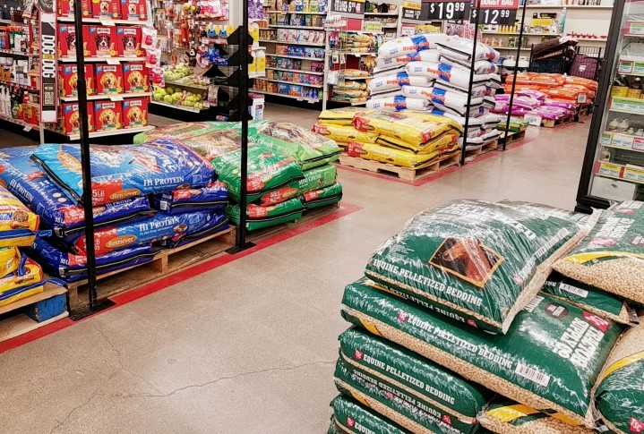 retail-shopping-at-the-pet-food-store_t20_298188 retail-shopping-at-the-pet-food-store_t20_298188